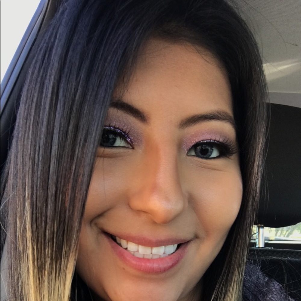 Meet your Posher, Yesenia